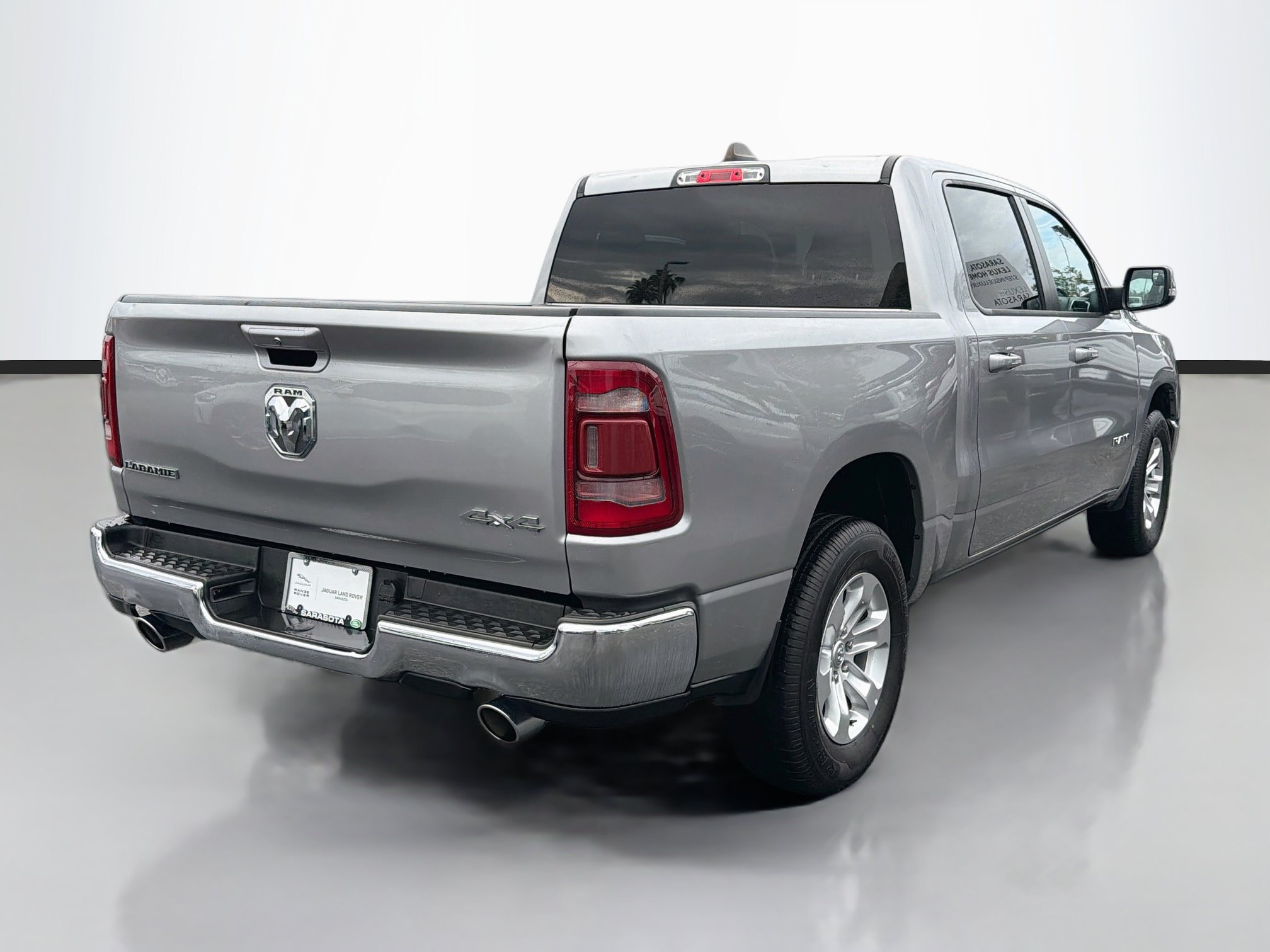 Used 2024 RAM 1500 Laramie AWD/4WD image 5