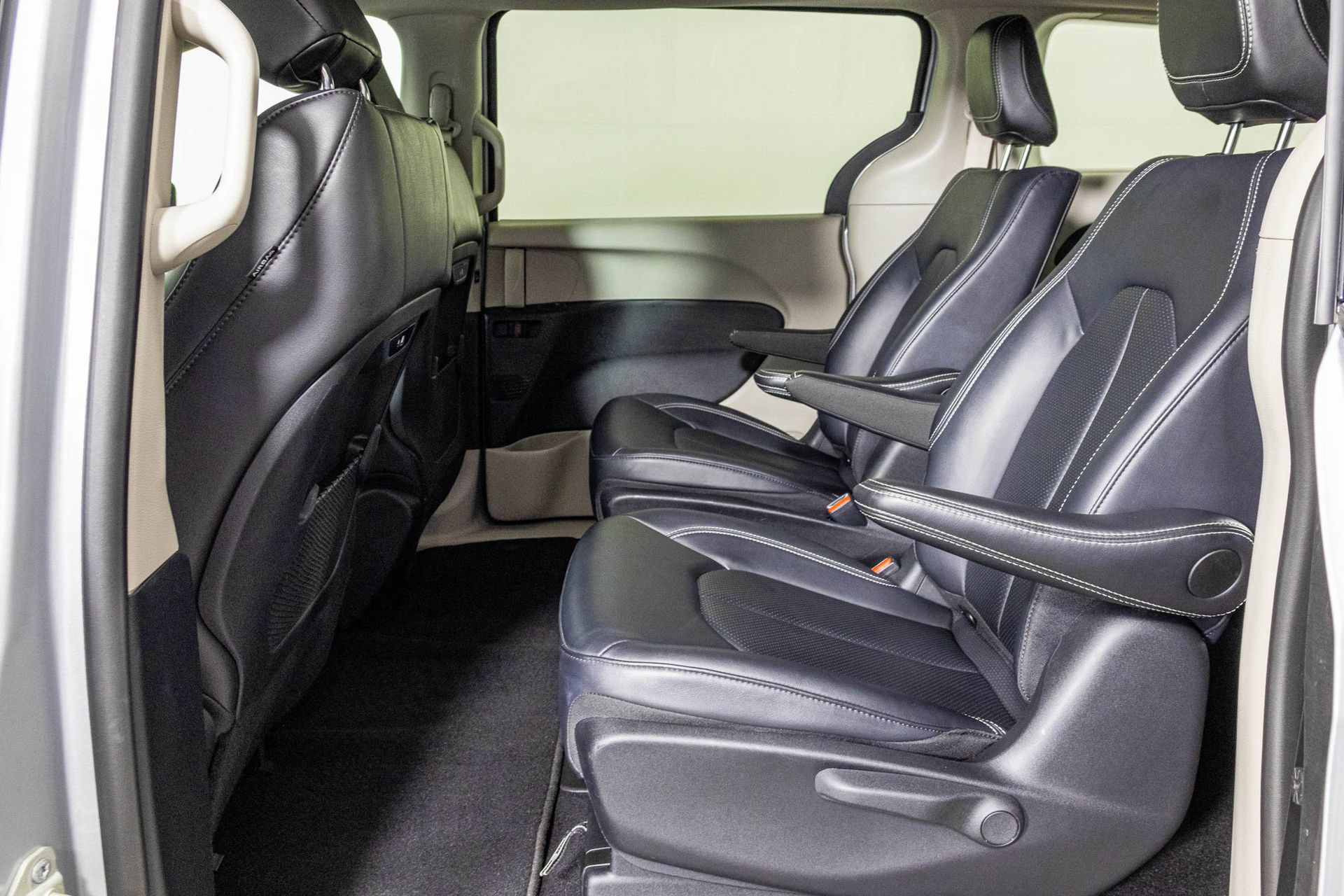 Used 2024 Chrysler Pacifica Limited FWD image 39