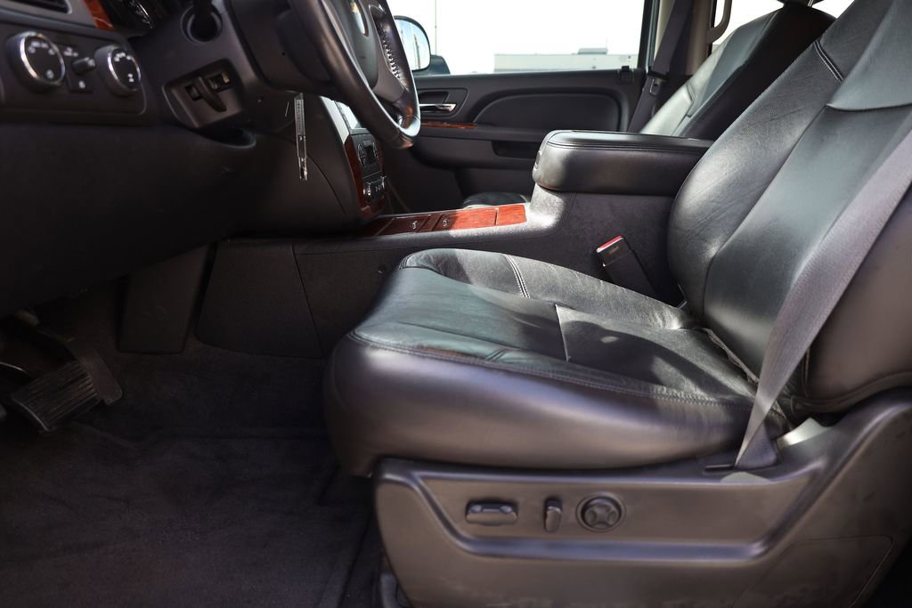 Used 2011 Chevrolet Suburban LTZ AWD/4WD image 11