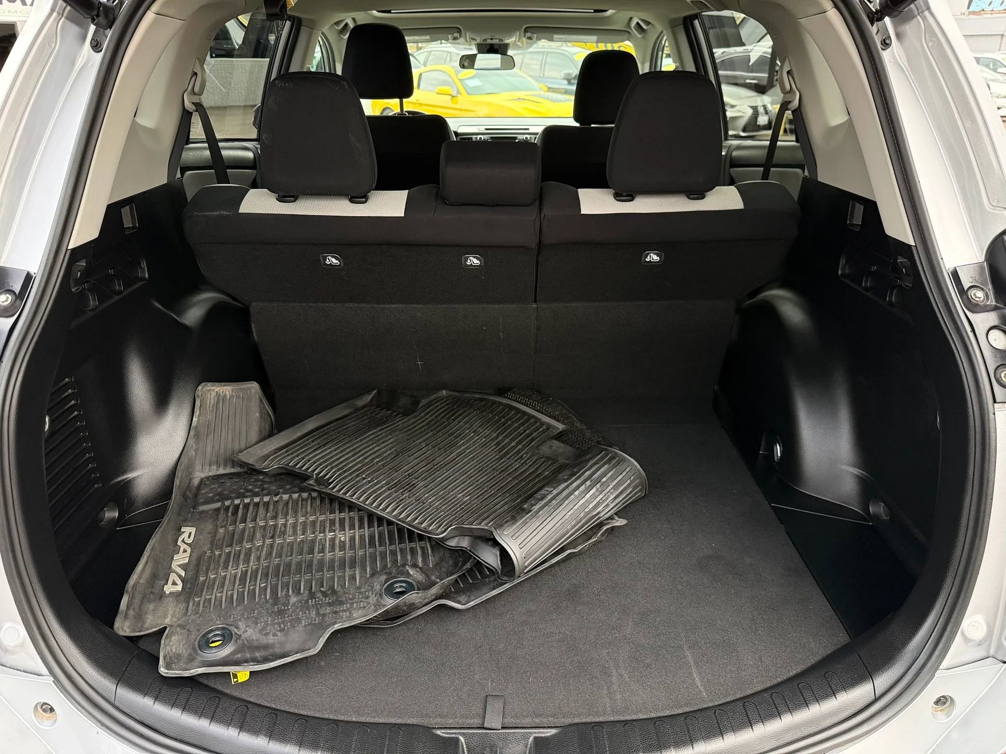 Used 2017 Toyota RAV4 XLE AWD/4WD image 24