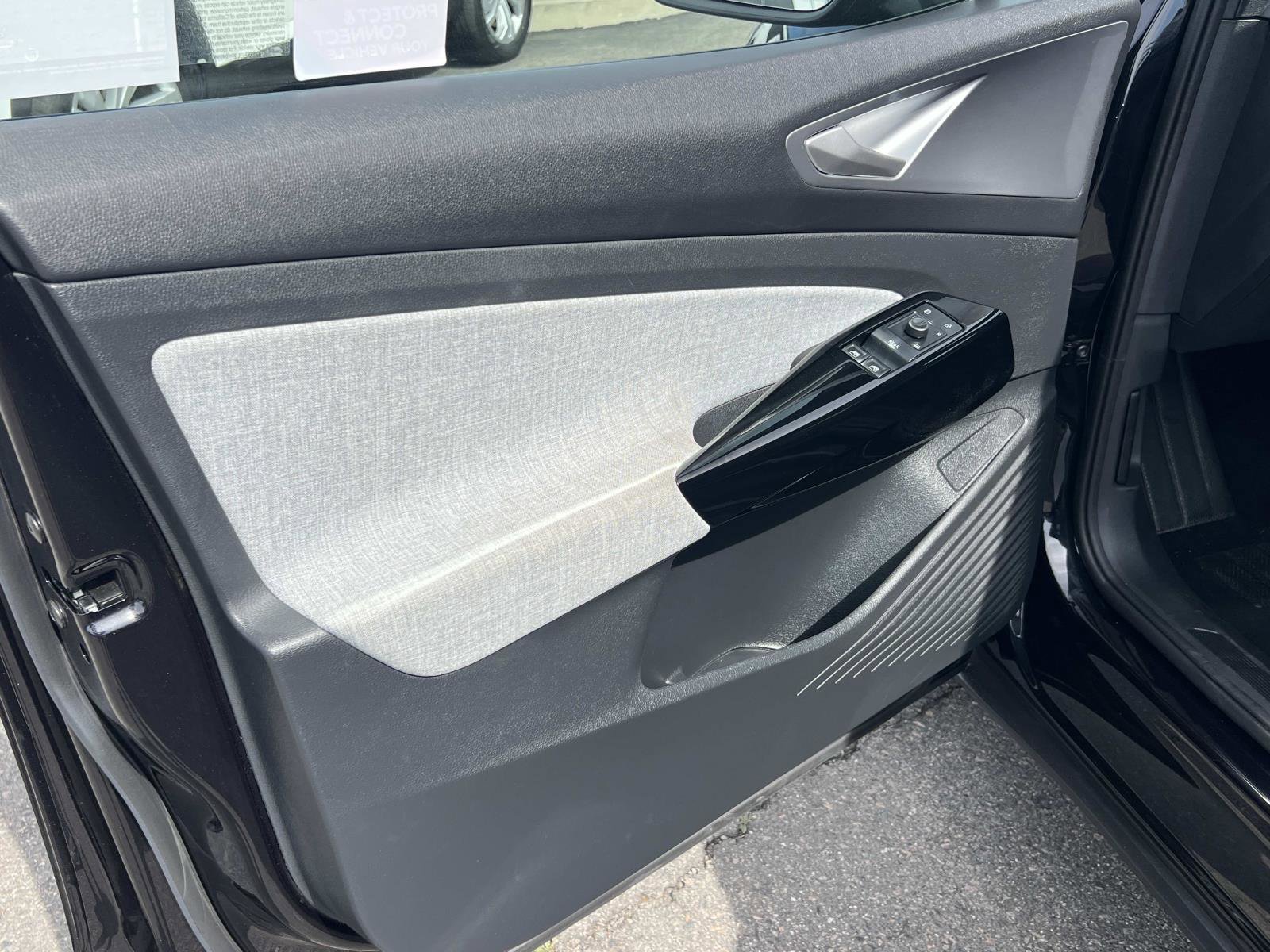 Used 2023 Volkswagen ID.4 Pro image 7