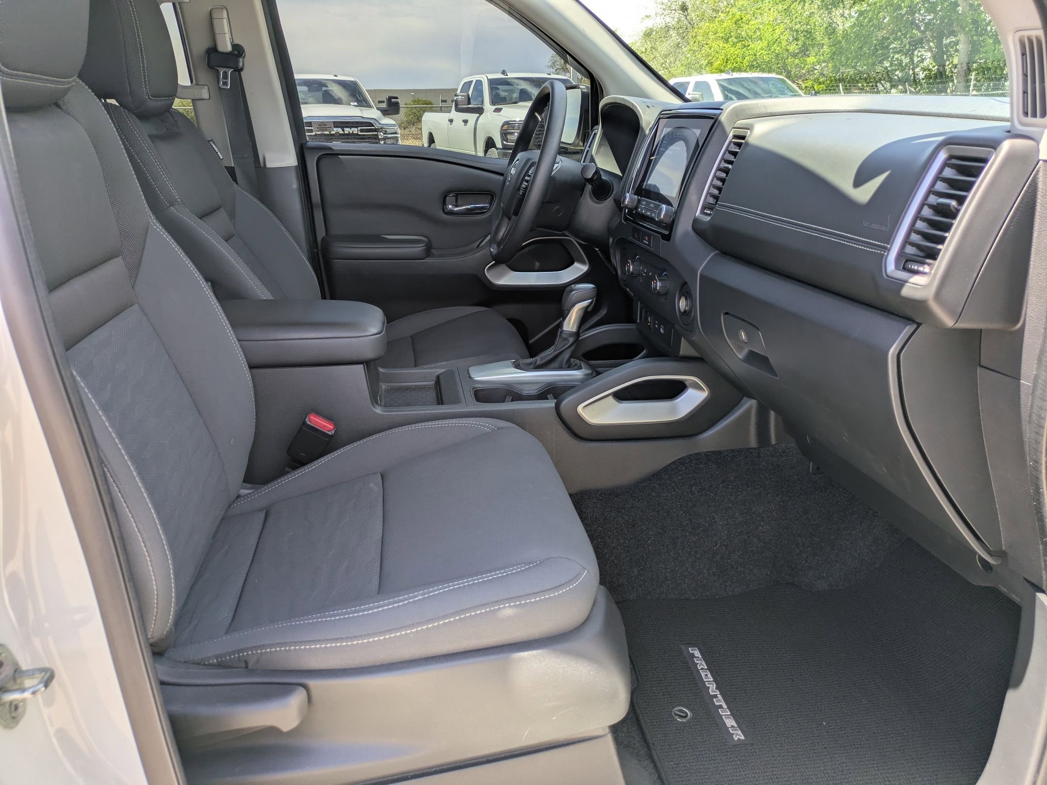 Used 2022 Nissan Frontier SV w/ Technology Package image 27
