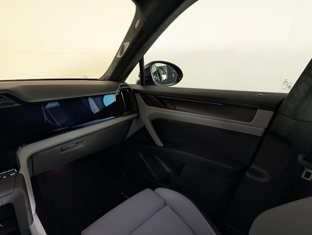 New 2026 Porsche Cayenne Turbo AWD/4WD image 23