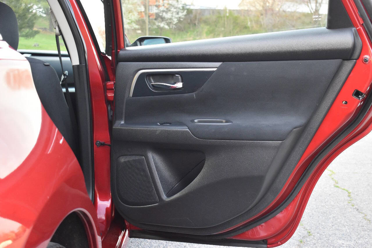 Used 2014 Nissan Altima 2.5 S w/ Sport Value Package image 12