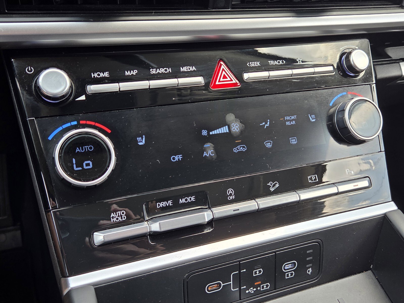 Used 2024 Hyundai Santa Fe SEL FWD image 14