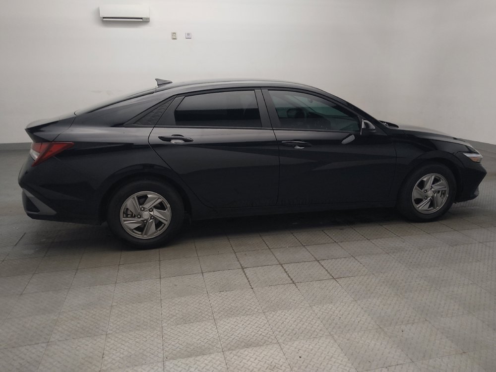 Used 2025 Hyundai Elantra SE w/ Cargo Package FWD image 10