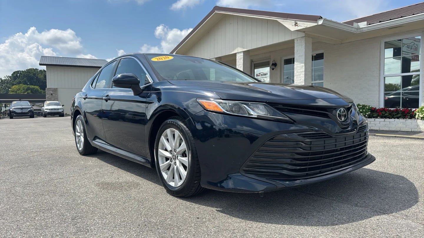 Used 2020 Toyota Camry LE FWD image 7