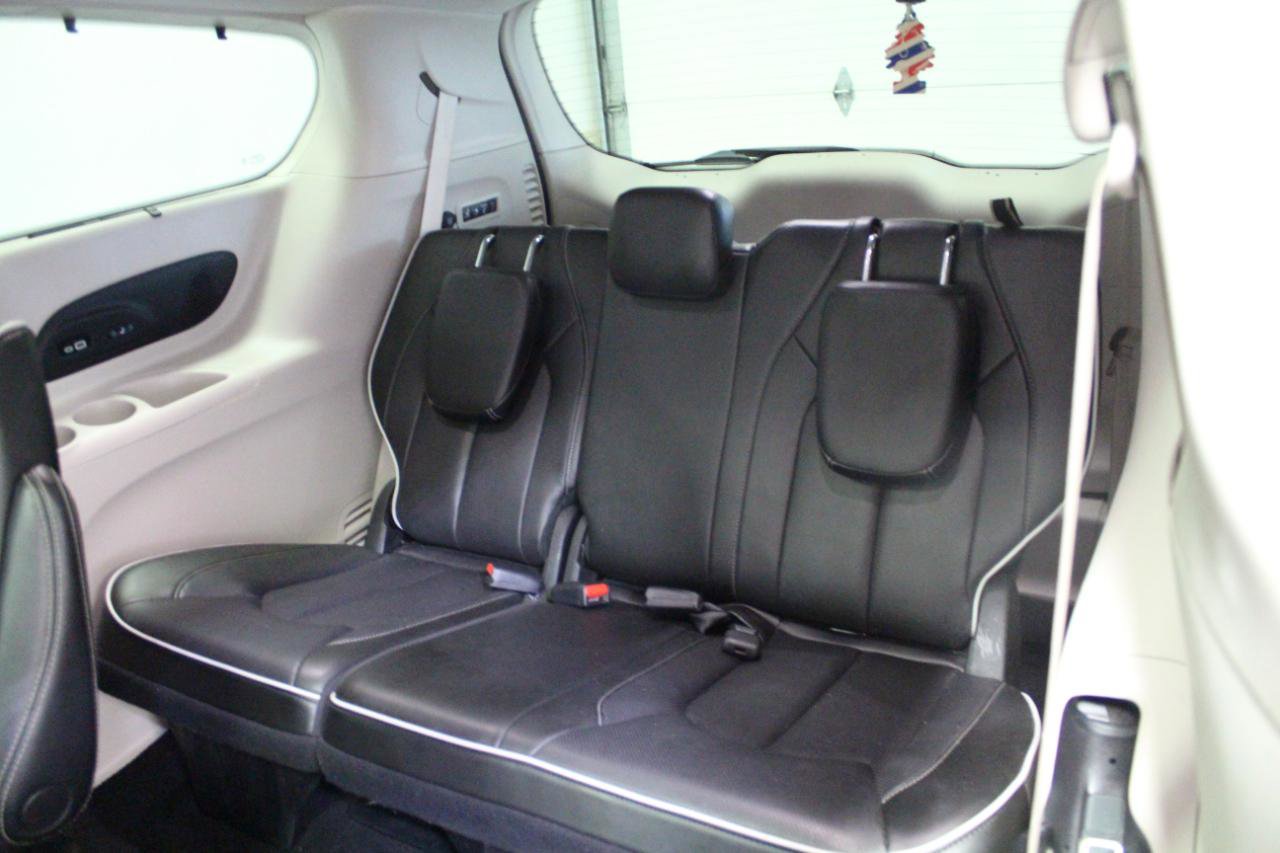 Used 2022 Chrysler Pacifica Limited image 24