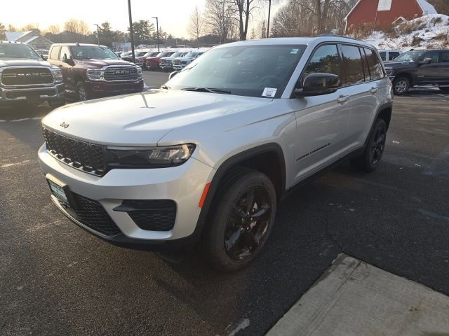 New 2025 Jeep Grand Cherokee Altitude w/ Trailer Tow Package image 3