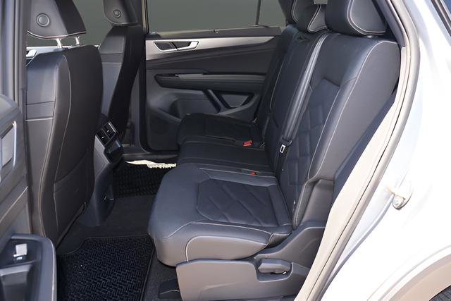 Certified 2025 Volkswagen Atlas Cross Sport SE w/ Panoramic Sunroof Package AWD/4WD image 15