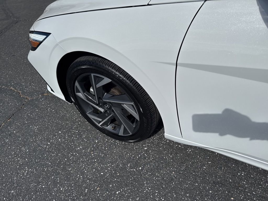 Used 2025 Hyundai Elantra SEL image 9