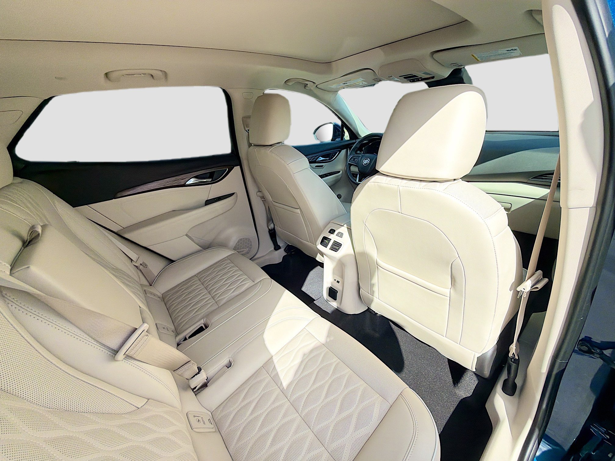 Used 2023 Buick Envision Avenir image 30