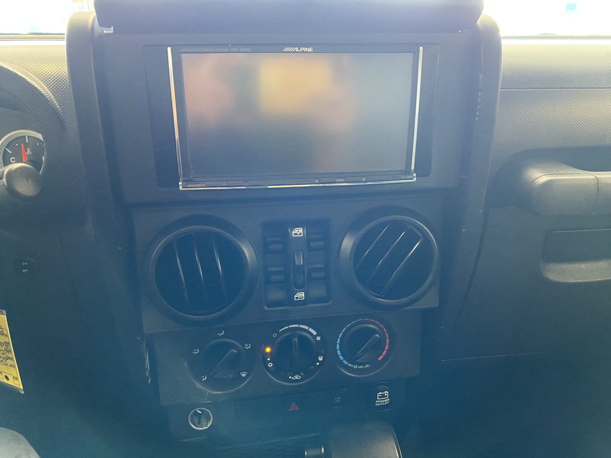 Used 2009 Jeep Wrangler Unlimited Sahara w/ Dual Top Group AWD/4WD image 16