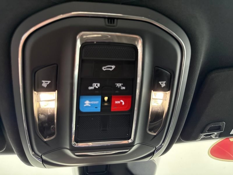 Used 2025 Jeep Grand Cherokee Altitude AWD/4WD image 34