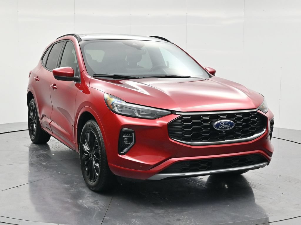 Used 2023 Ford Escape ST-Line Elite w/ Premium Technology Package AWD/4WD image 3