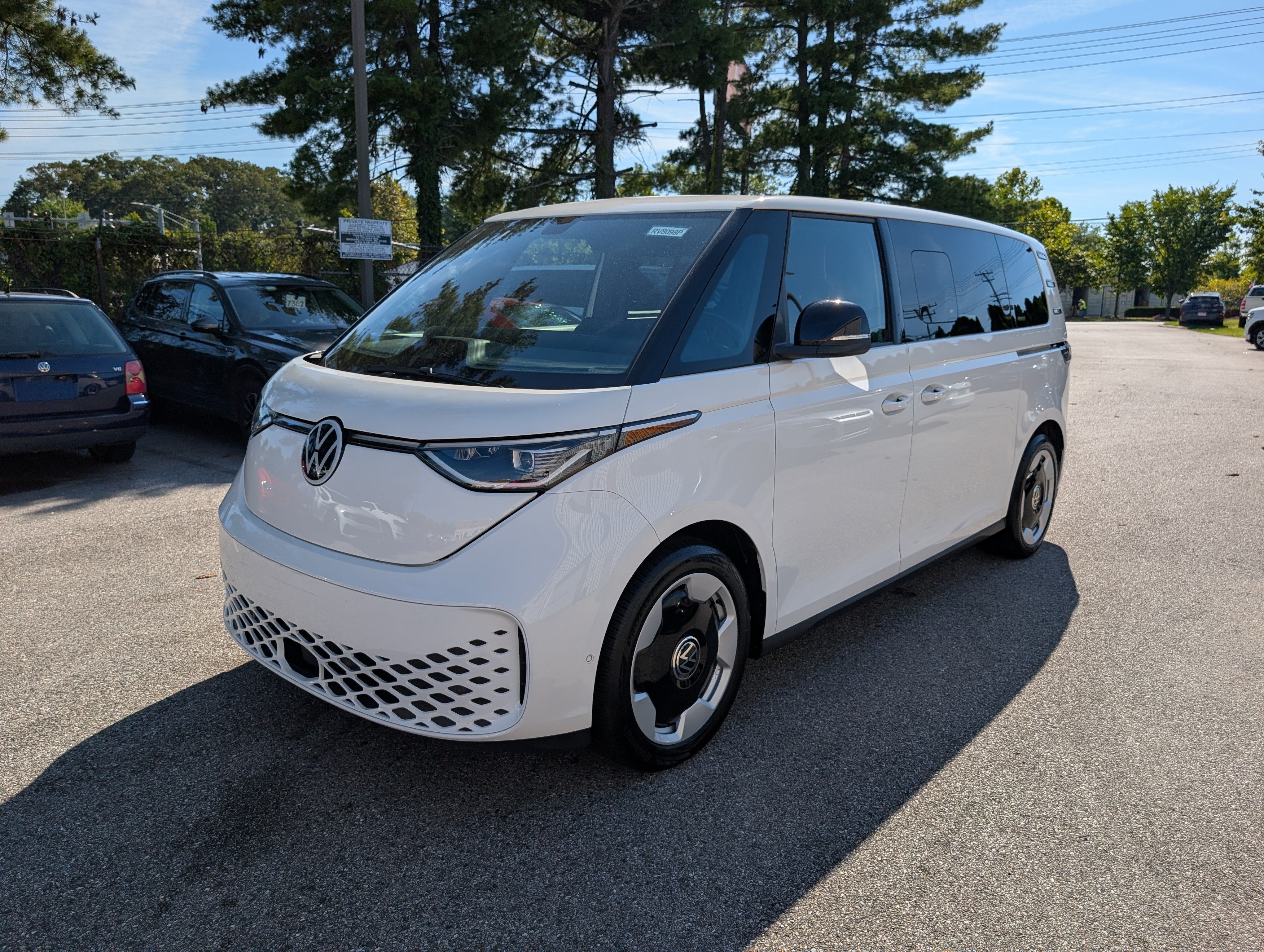 Used 2025 Volkswagen ID. Buzz Pro S Plus RWD image 7