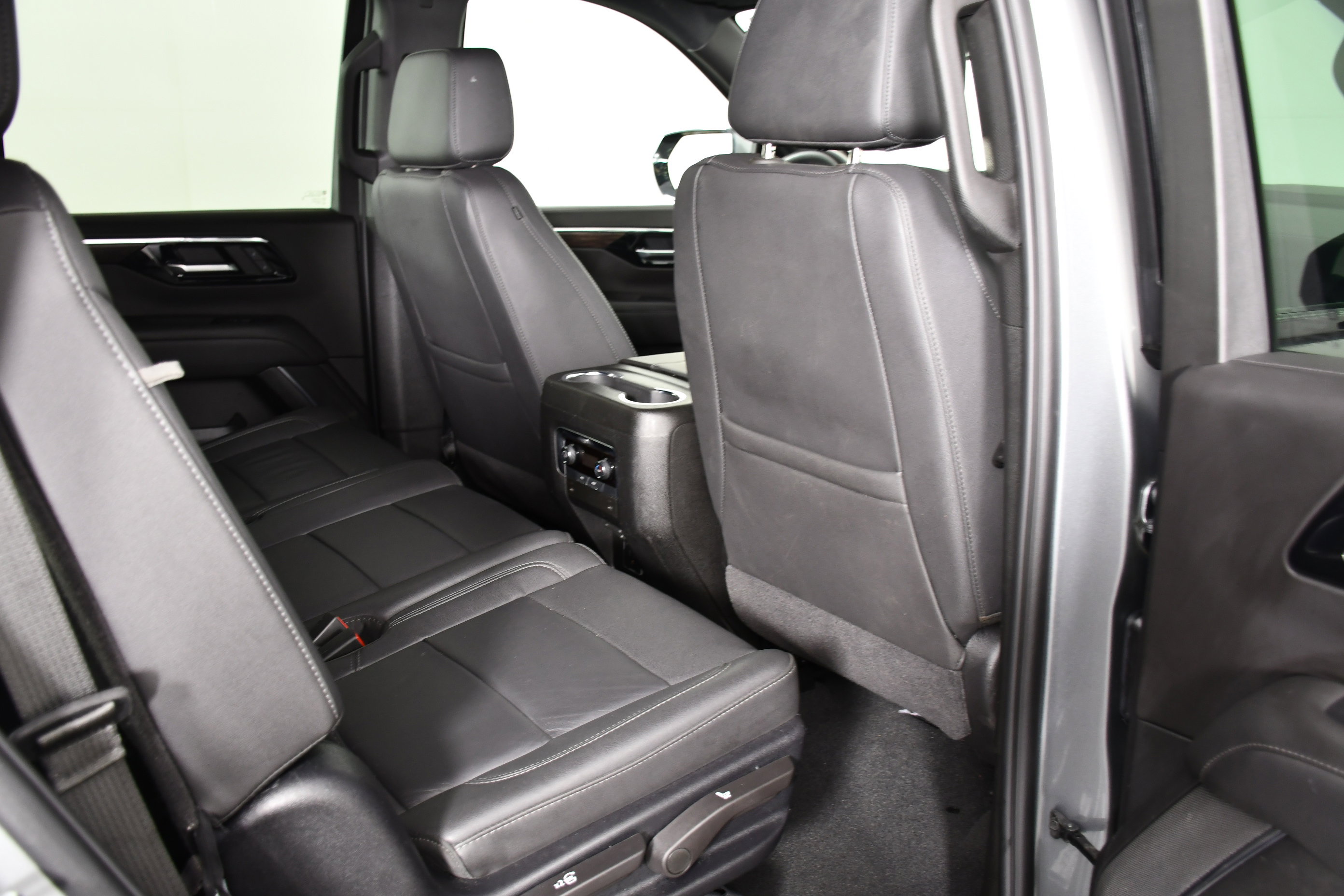 Used 2025 Chevrolet Tahoe Z71 AWD/4WD image 31