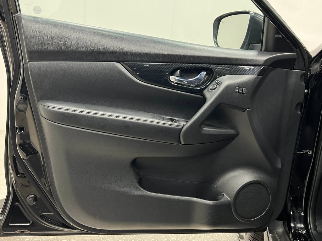Used 2018 Nissan Rogue SL w/ Premium Package FWD image 16