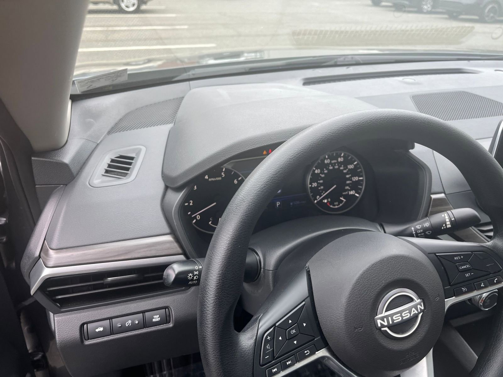 Used 2025 Nissan Altima 2.5 SV FWD image 35