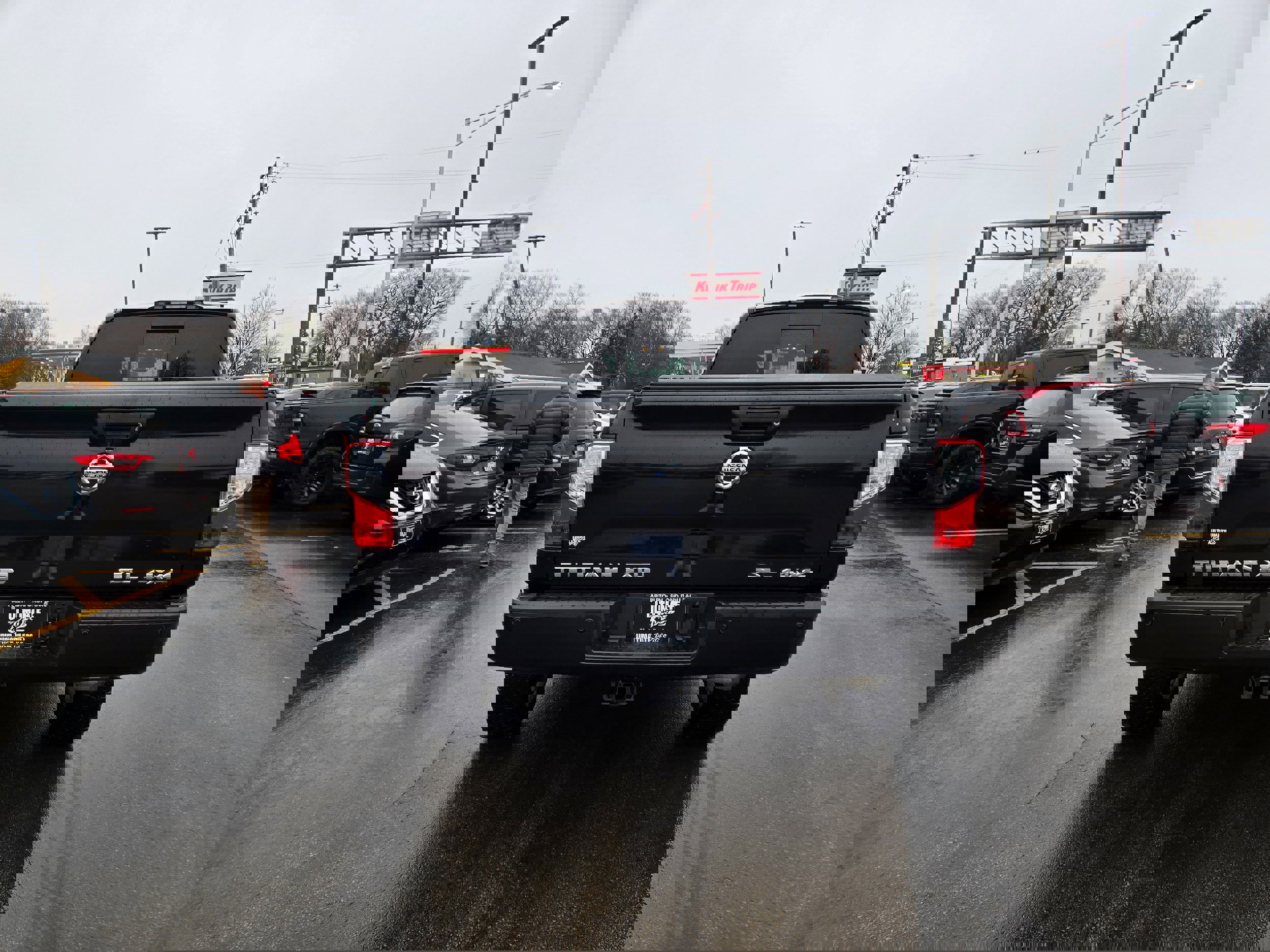 Used 2016 Nissan Titan SL image 11