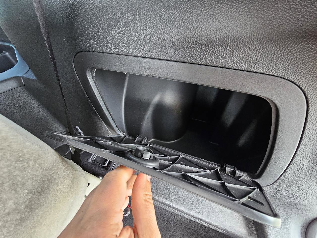Used 2014 Ford Explorer XLT FWD image 28