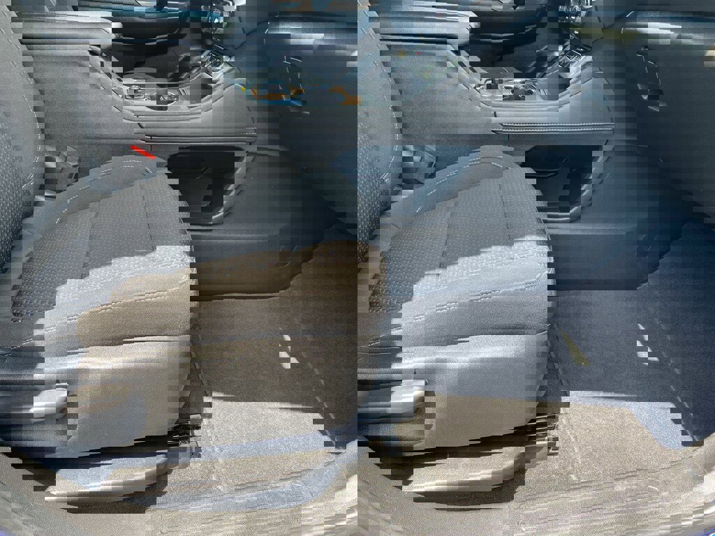 Used 2023 GMC Acadia SLE image 25