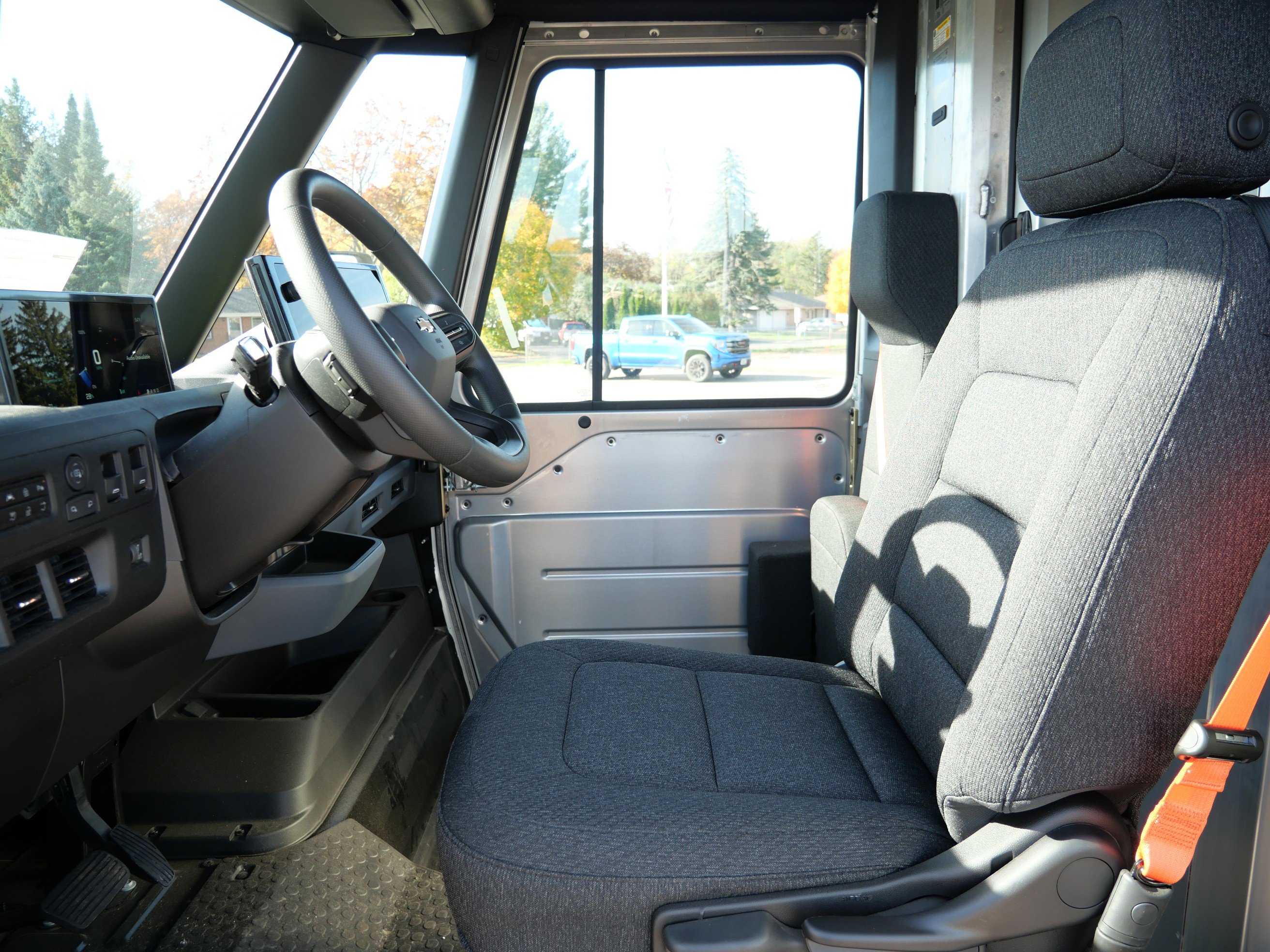 New 2025 Chevrolet Brightdrop 400 w/ Battery Pack, Max Range AWD/4WD image 4