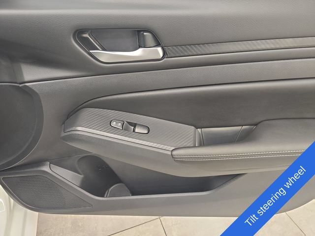 Used 2024 Nissan Altima 2.5 SV FWD image 11
