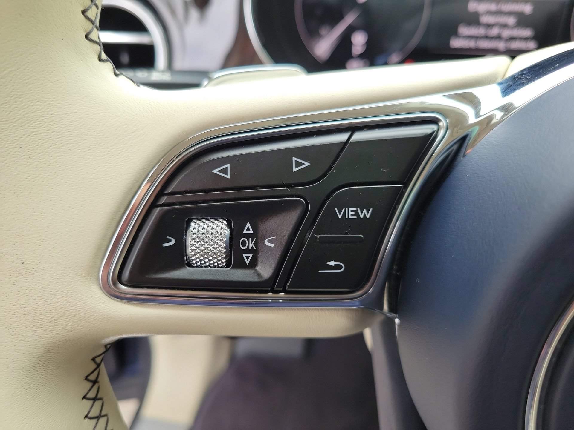 Certified 2022 Bentley Bentayga AWD/4WD image 37