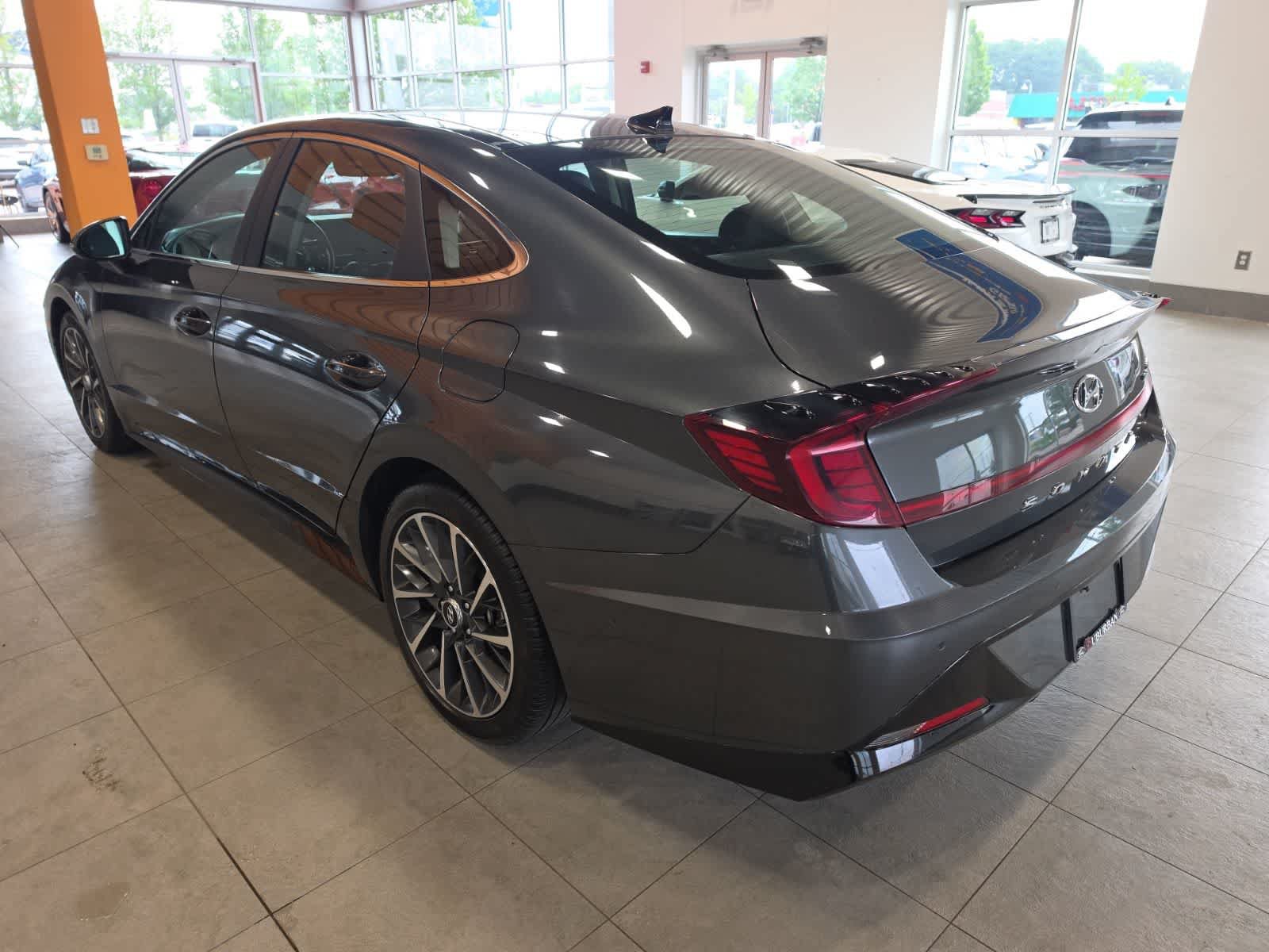 Used 2023 Hyundai Sonata Limited w/ Preferred Accessory Package FWD image 10