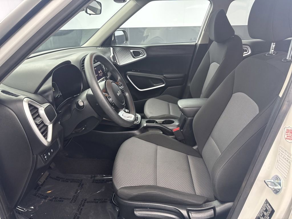 Used 2024 Kia Soul LX w/ Option Group 015 FWD image 13