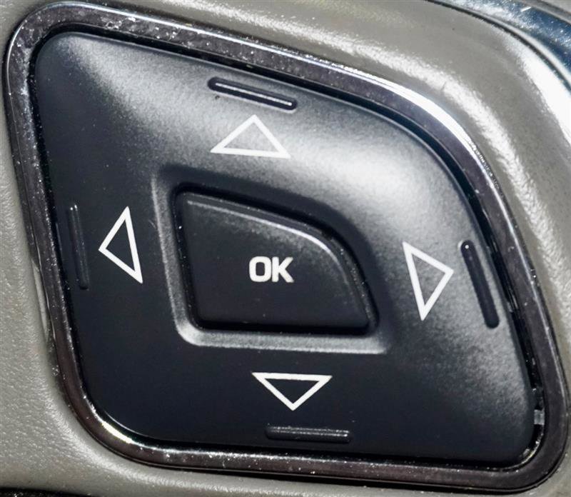 Used 2016 Jaguar XJ L Portfolio image 33