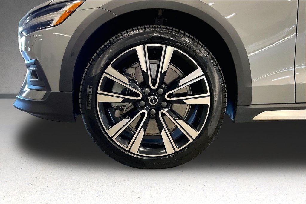 New 2026 Volvo V60 B5 Cross Country Ultra w/ Protection Package Premier AWD/4WD image 35