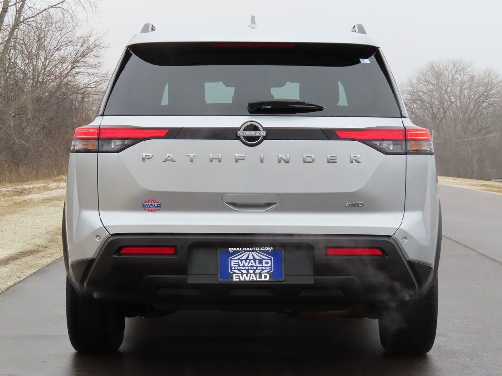 Used 2025 Nissan Pathfinder SV image 14