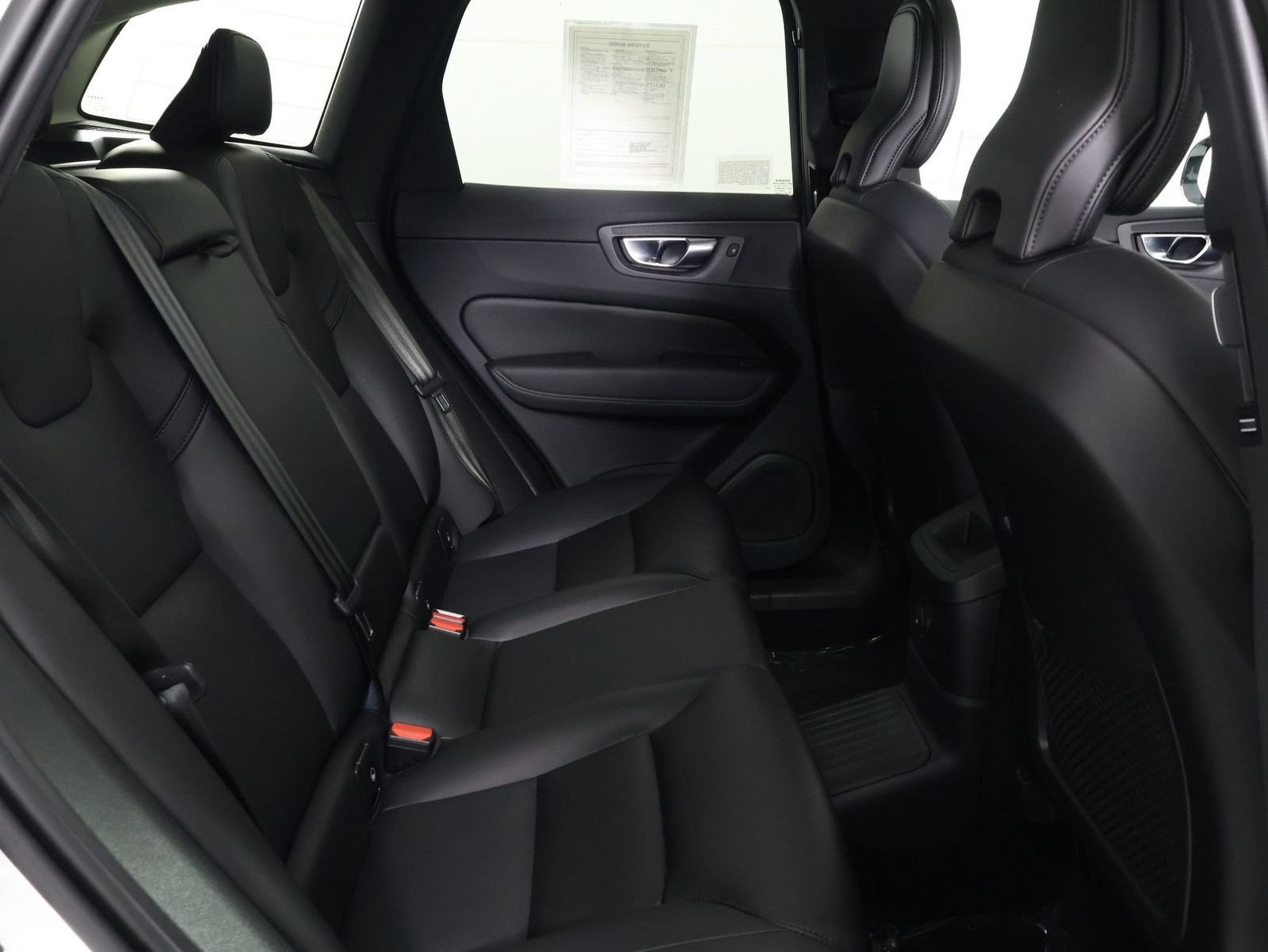 Certified 2025 Volvo XC60 T8 Core w/ Protection Package Premier AWD/4WD image 30
