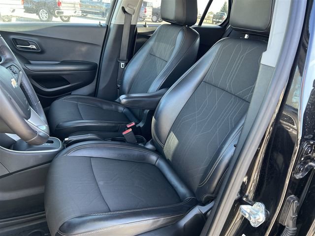 Used 2021 Chevrolet Trax LT w/ LT Convenience Package image 18