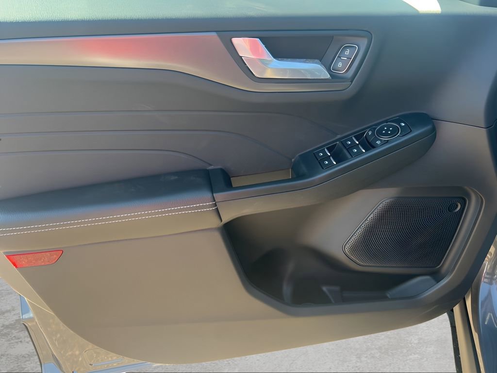 New 2025 Ford Escape SE w/ Class II Trailer Tow Package image 19