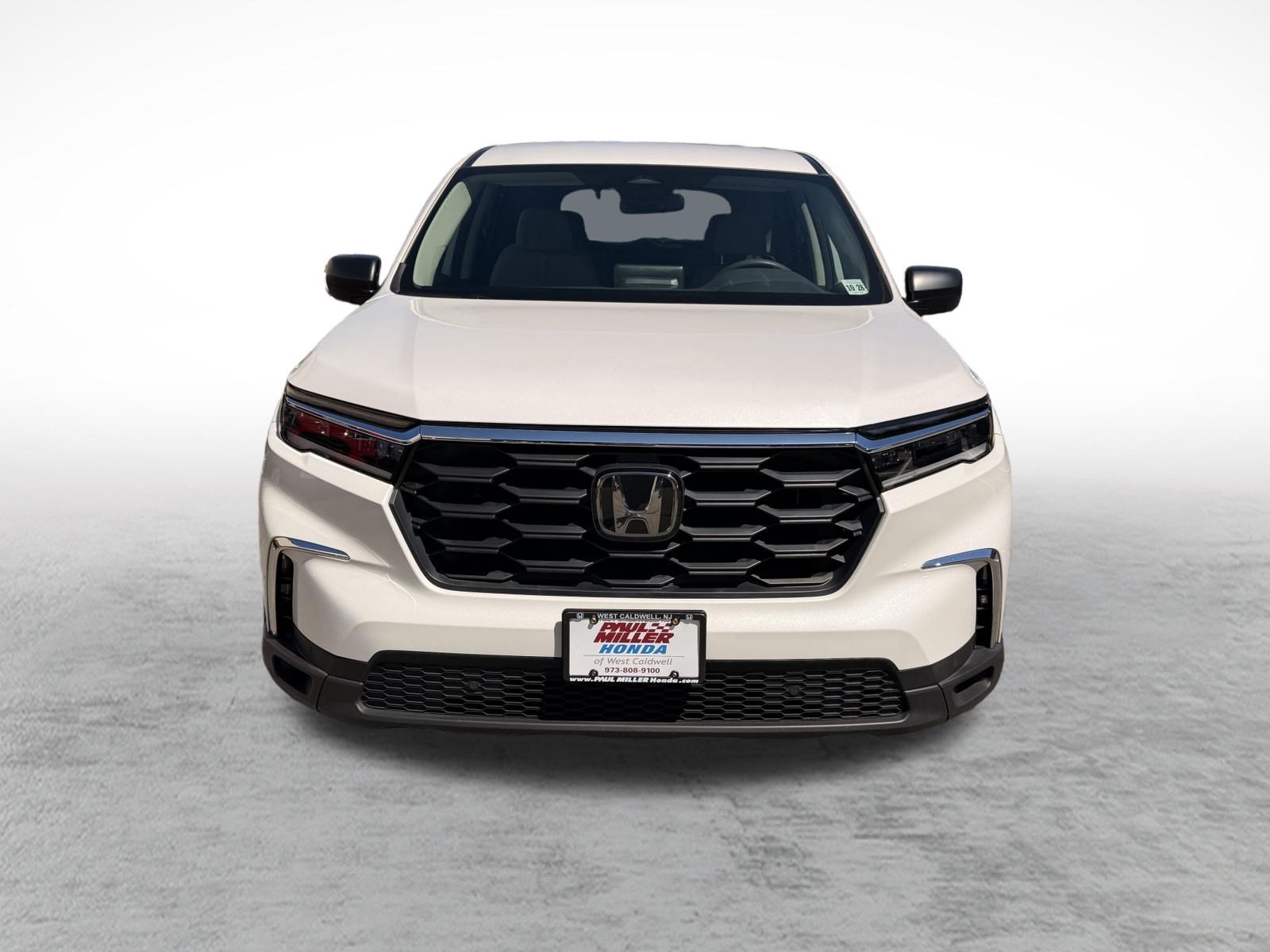 Certified 2024 Honda Pilot LX image 2
