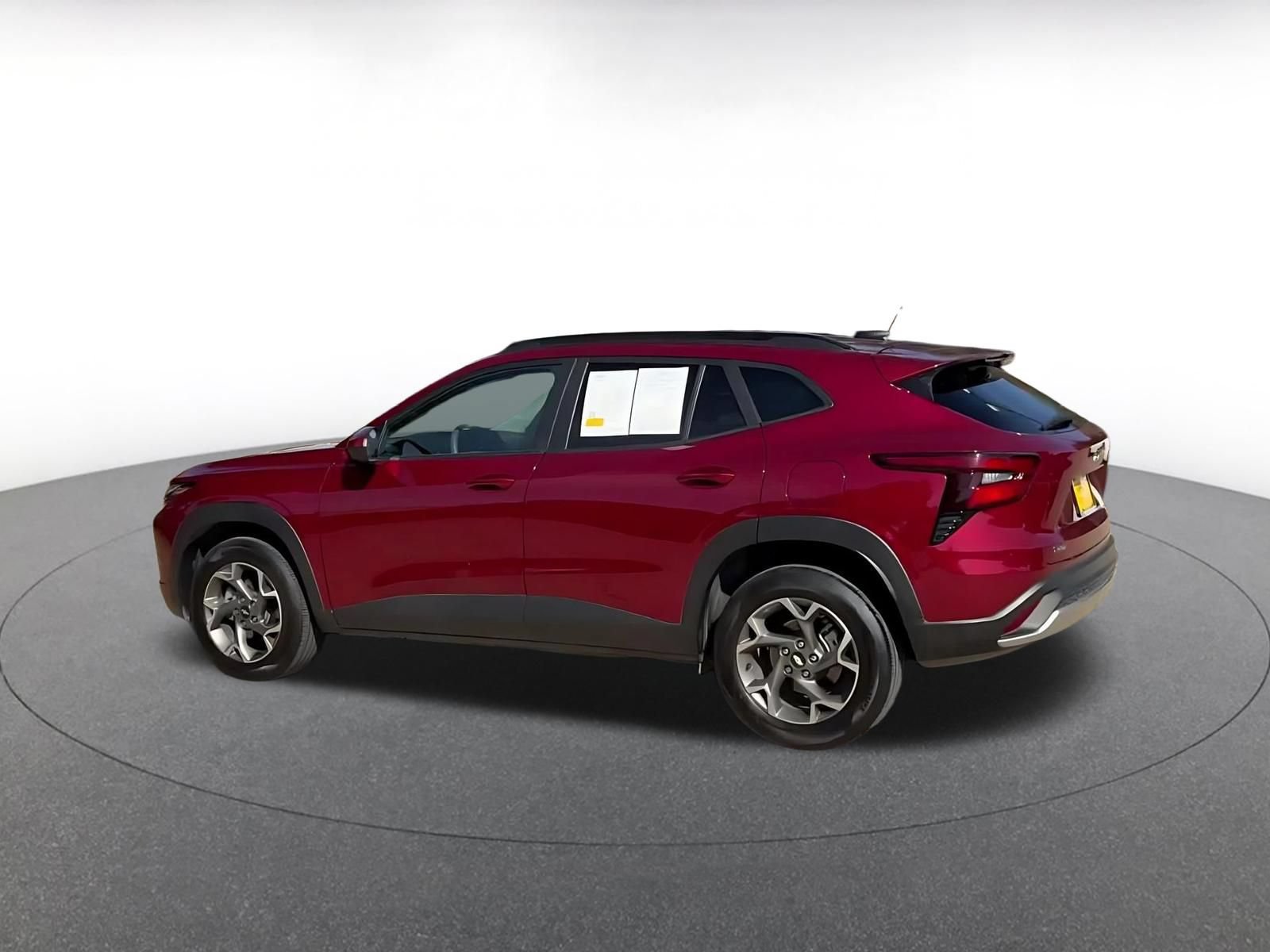 Used 2025 Chevrolet Trax LT FWD image 10