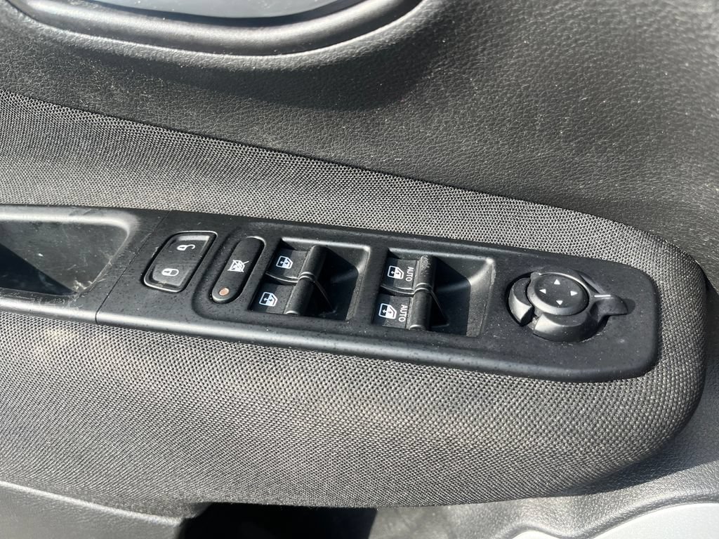 Used 2019 Jeep Renegade Latitude w/ Cold Weather Group AWD/4WD image 11