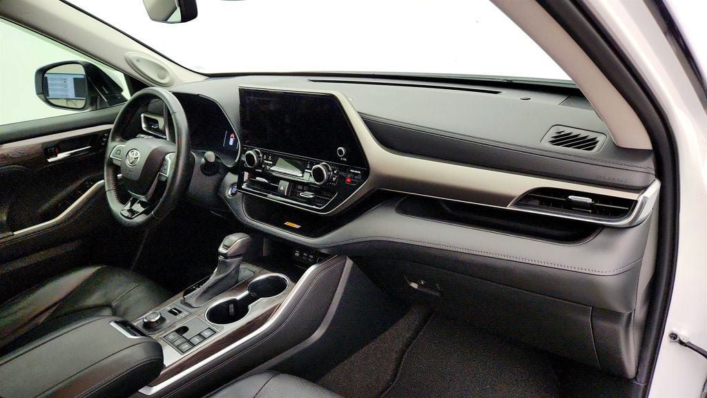 Used 2023 Toyota Highlander Limited AWD/4WD image 25
