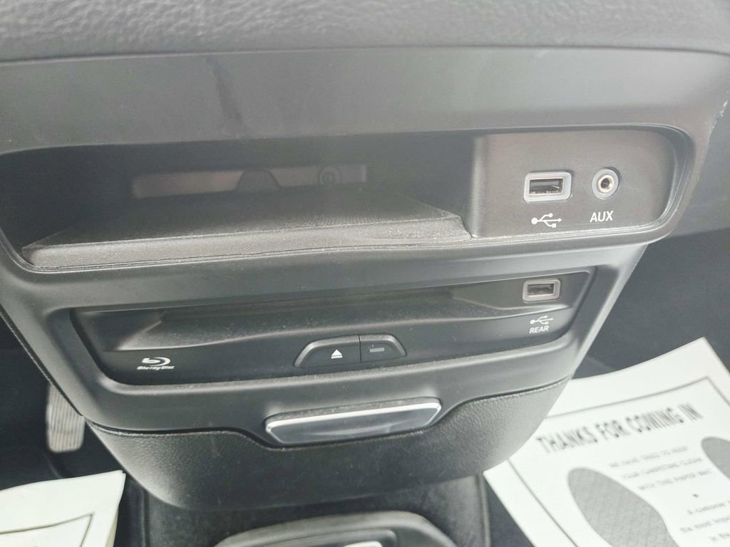 Used 2018 Chrysler Pacifica Limited image 31