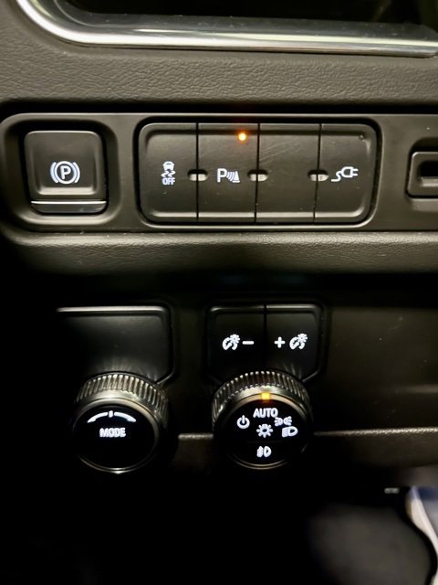 Used 2021 GMC Yukon XL SLE image 21