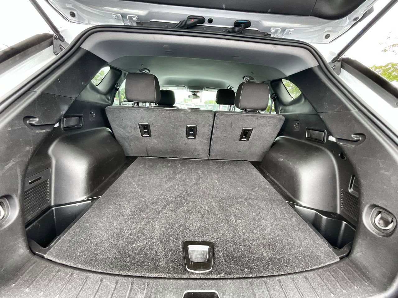 Used 2025 Chevrolet Blazer LT FWD image 25