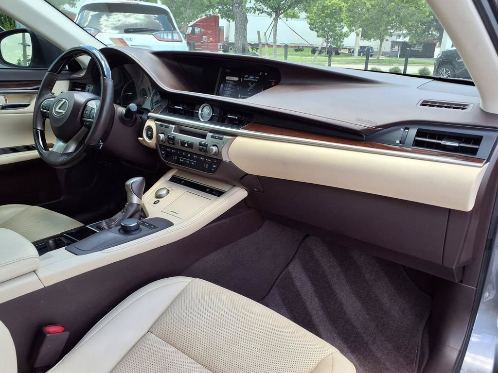 Used 2017 Lexus ES 350 w/ Premium Package FWD image 12