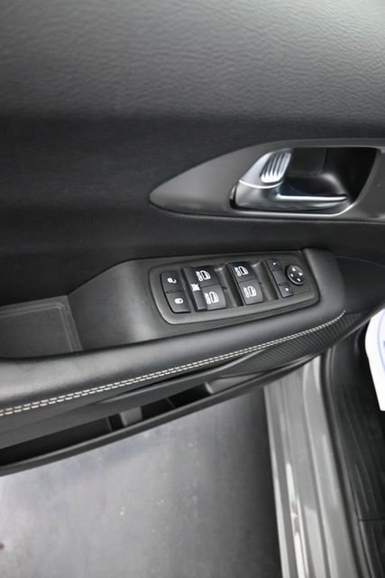 Used 2025 Chrysler Pacifica Select image 13