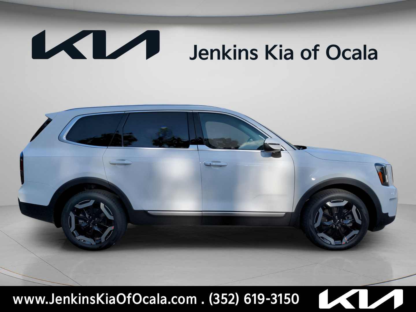 Certified 2023 Kia Telluride EX w/ EX Captain's Chair Package FWD image 3