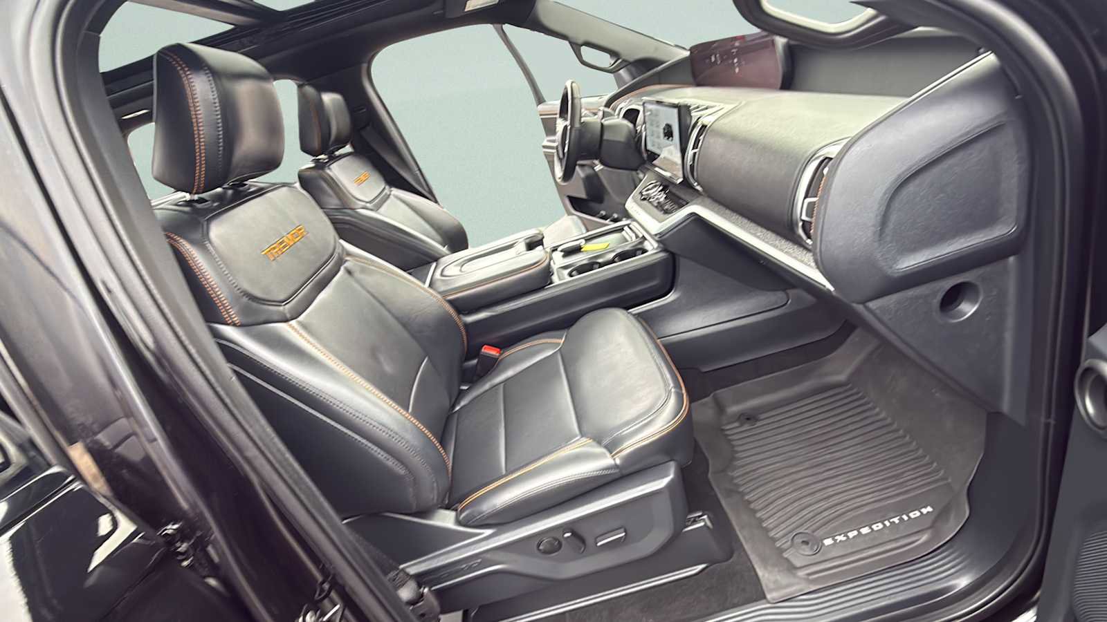 Used 2025 Ford Expedition Tremor image 33