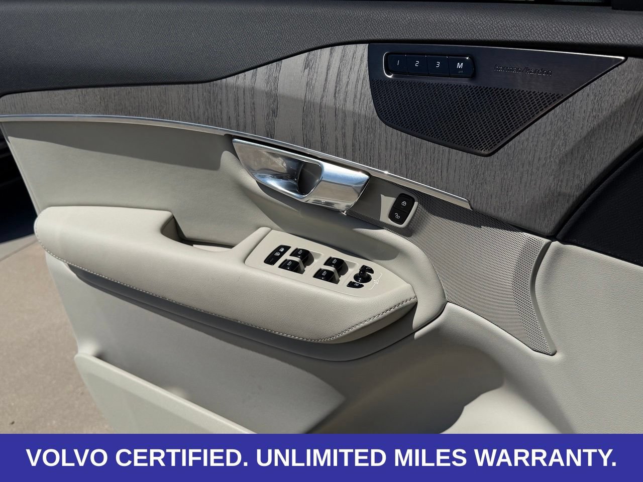 Certified 2025 Volvo XC90 T8 Plus AWD/4WD image 23