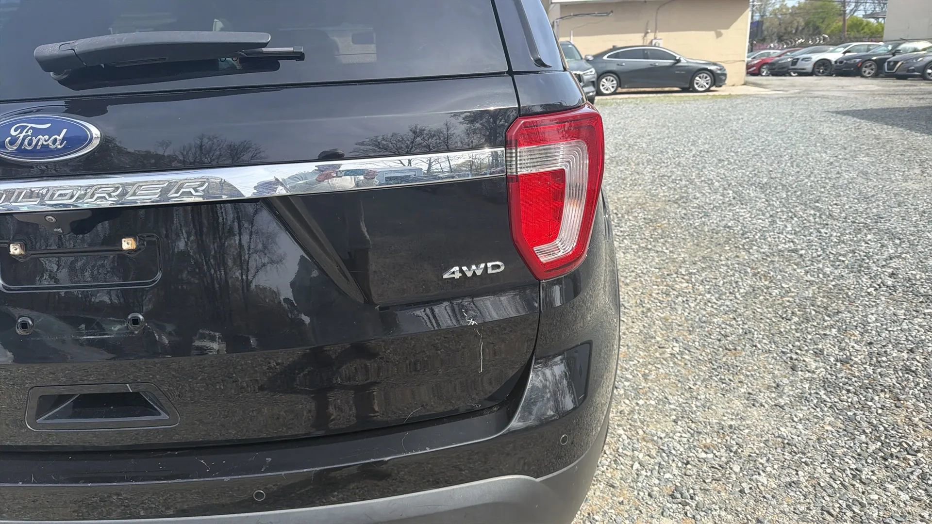 Used 2017 Ford Explorer XLT w/ Equipment Group 202A image 9